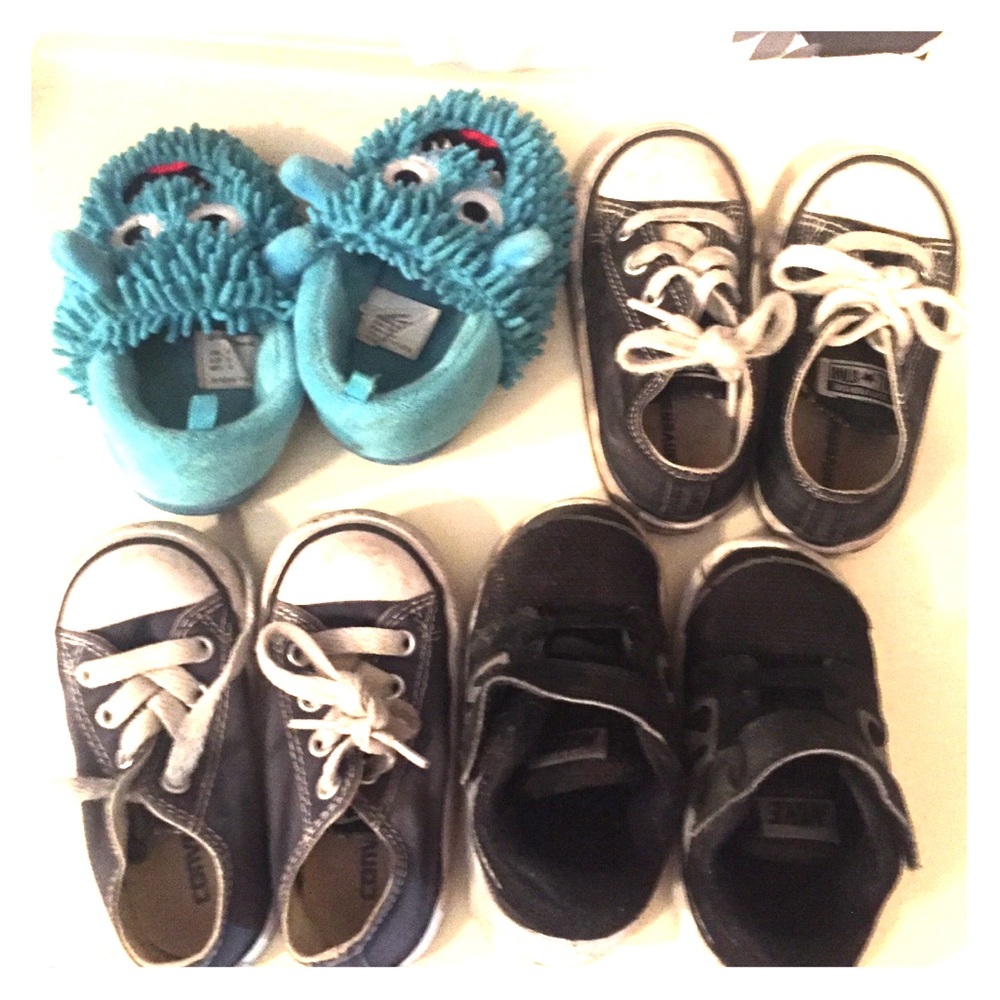 4 Pairs of Toddler Boy Shoes (size 5)